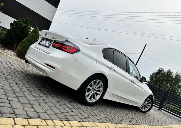 BMW Seria 3 cena 96000 przebieg: 30000, rok produkcji 2018 z Tomaszów Mazowiecki małe 562